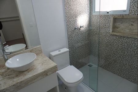 Casa de condomínio à venda com 470m², 4 quartos e 4 vagasBanheiro da Suíte 2