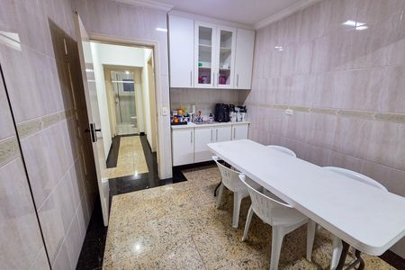 Apartamento para alugar com 156m², 3 quartos e 2 vagas Apartamento para alugar com 156m², 3 quartos e 2 vagasCozinha