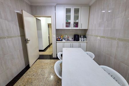 Apartamento para alugar com 156m², 3 quartos e 2 vagas Apartamento para alugar com 156m², 3 quartos e 2 vagasCozinha