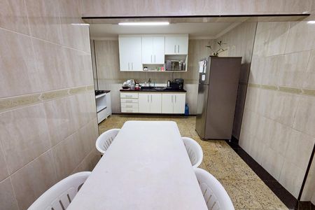 Apartamento para alugar com 156m², 3 quartos e 2 vagas Apartamento para alugar com 156m², 3 quartos e 2 vagasCozinha