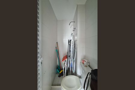 Apartamento à venda com 128m², 4 quartos e 2 vagas Apartamento à venda com 128m², 4 quartos e 2 vagasBanheiro de serviço