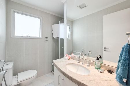 Apartamento à venda com 128m², 4 quartos e 2 vagas Apartamento à venda com 128m², 4 quartos e 2 vagasBanheiro Social