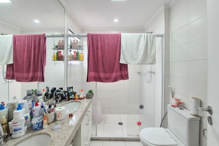 Apartamento à venda com 128m², 4 quartos e 2 vagas Apartamento à venda com 128m², 4 quartos e 2 vagasBanheiro da Suíte 1