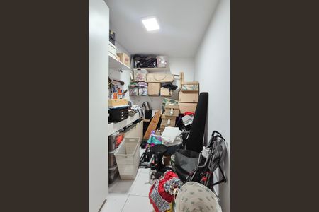 Apartamento à venda com 128m², 4 quartos e 2 vagas Apartamento à venda com 128m², 4 quartos e 2 vagasQuarto de Serviço