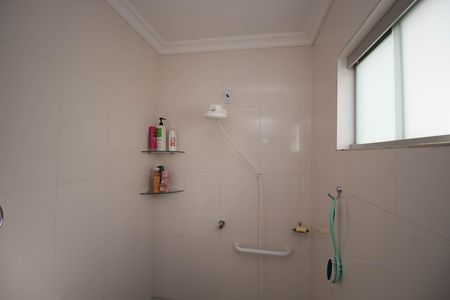 Casa à venda com 250m², 3 quartos e 4 vagas Casa à venda com 250m², 3 quartos e 4 vagasBanheiro da Suíte 1