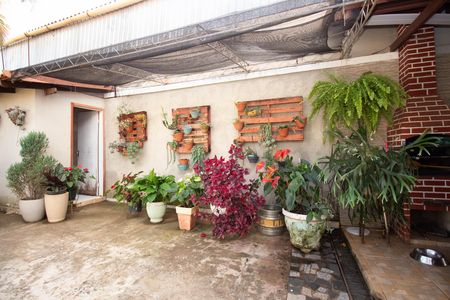 Casa à venda com 250m², 3 quartos e 4 vagas Casa à venda com 250m², 3 quartos e 4 vagasVaranda