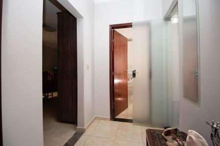 Casa à venda com 250m², 3 quartos e 4 vagas Casa à venda com 250m², 3 quartos e 4 vagasCorredor