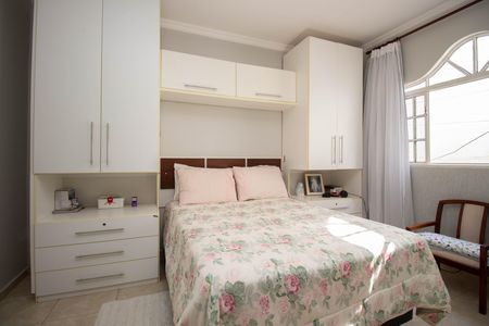Casa à venda com 250m², 3 quartos e 4 vagas Casa à venda com 250m², 3 quartos e 4 vagasQuarto
