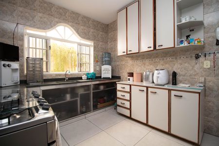 Casa à venda com 250m², 3 quartos e 4 vagas Casa à venda com 250m², 3 quartos e 4 vagasCozinha