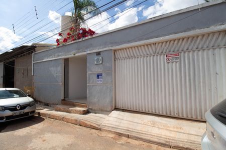 Casa à venda com 250m², 3 quartos e 4 vagas Casa à venda com 250m², 3 quartos e 4 vagasFachada