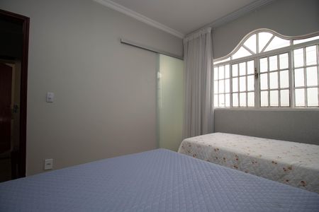 Casa à venda com 250m², 3 quartos e 4 vagas Casa à venda com 250m², 3 quartos e 4 vagasSuíte 1