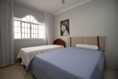 Casa à venda com 250m², 3 quartos e 4 vagas Casa à venda com 250m², 3 quartos e 4 vagasSuíte 1
