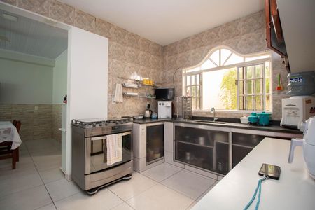 Casa à venda com 250m², 3 quartos e 4 vagas Casa à venda com 250m², 3 quartos e 4 vagasCozinha