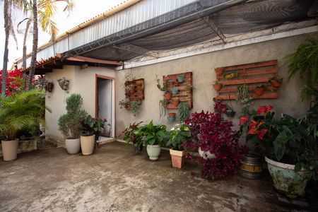 Casa à venda com 250m², 3 quartos e 4 vagas Casa à venda com 250m², 3 quartos e 4 vagasQuintal