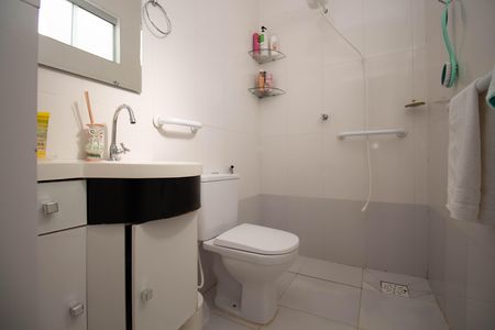 Casa à venda com 250m², 3 quartos e 4 vagas Casa à venda com 250m², 3 quartos e 4 vagasBanheiro da Suíte 1