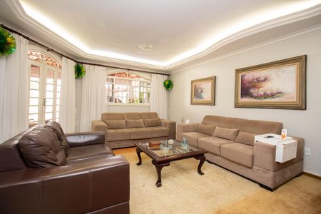 Casa à venda com 250m², 3 quartos e 4 vagas Casa à venda com 250m², 3 quartos e 4 vagasSala 1