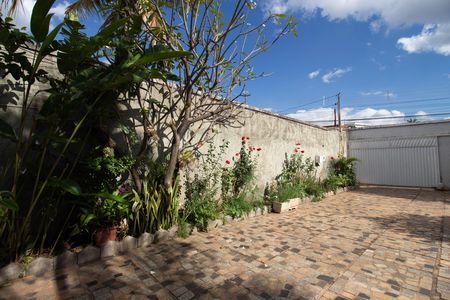 Casa à venda com 250m², 3 quartos e 4 vagas Casa à venda com 250m², 3 quartos e 4 vagasQuintal