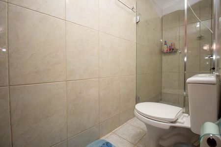 Casa à venda com 250m², 3 quartos e 4 vagas Casa à venda com 250m², 3 quartos e 4 vagasBanheiro de Suíte 2