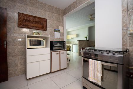 Casa à venda com 250m², 3 quartos e 4 vagas Casa à venda com 250m², 3 quartos e 4 vagasCozinha