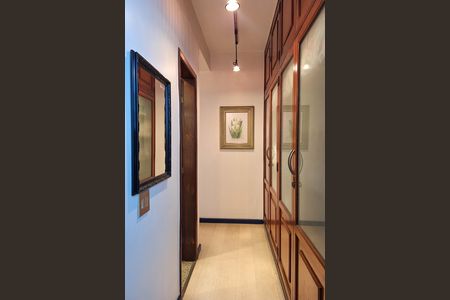 Corredor de apartamento à venda com 3 quartos, 148m² em Icaraí, Niterói