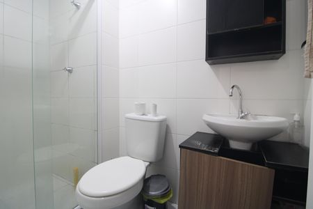 Banheiro da suíte de apartamento para alugar com 1 quarto, 27m² em Jardim Cidalia, São Paulo
