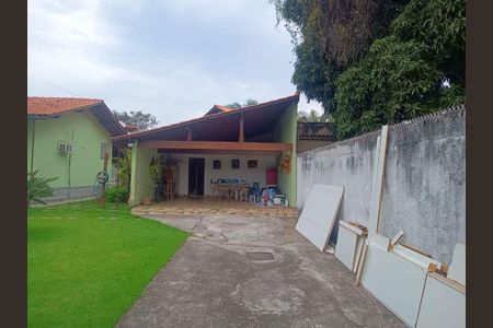 Casa à venda com 139m², 2 quartos e 6 vagas