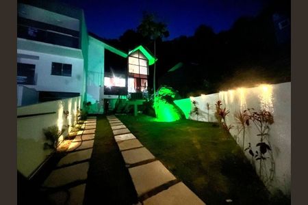 Casa à venda com 3 quartos, 120m² em Piratininga, Niterói