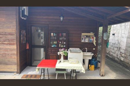 Casa à venda com 130m², 2 quartos e 5 vagas