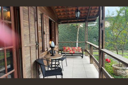 Casa à venda com 130m², 2 quartos e 5 vagas