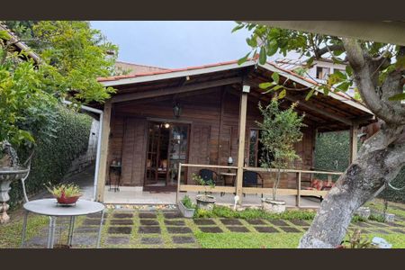 Casa à venda com 130m², 2 quartos e 5 vagas