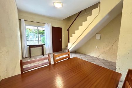 Sala de casa de condomínio para alugar com 1 quarto, 75m² em Barra da Lagoa, Florianópolis