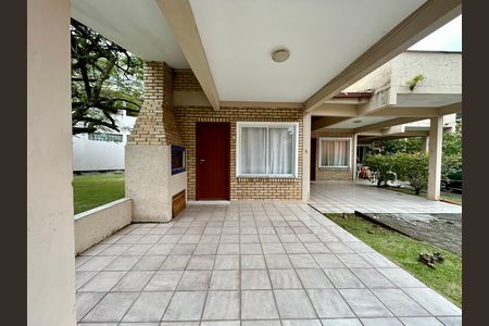 Garagem de casa de condomínio para alugar com 1 quarto, 75m² em Barra da Lagoa, Florianópolis