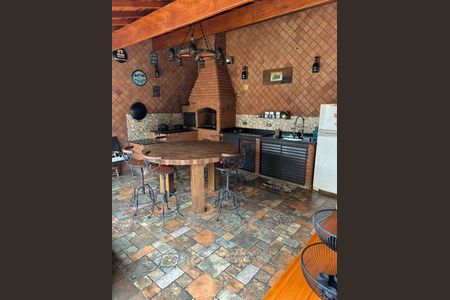Casa à venda com 300m², 3 quartos e sem vaga