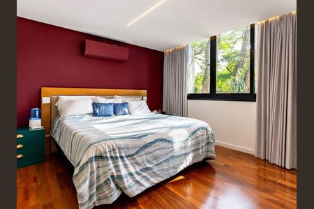 Casa à venda com 5 quartos, 500m² em Vila Alexandria, São Paulo