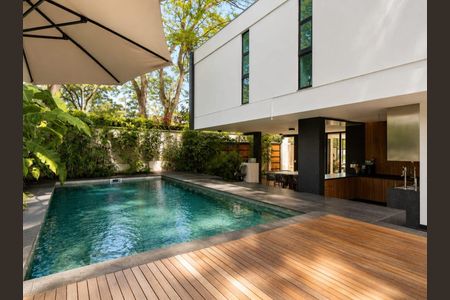 Casa à venda com 5 quartos, 500m² em Vila Alexandria, São Paulo