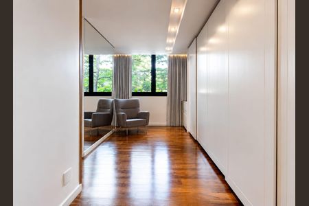 Casa à venda com 5 quartos, 500m² em Vila Alexandria, São Paulo