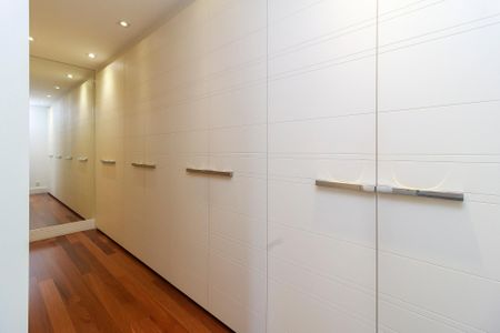 Apartamento à venda com 350m², 4 quartos e 5 vagas Apartamento à venda com 350m², 4 quartos e 5 vagasSuíte Principal - Closet
