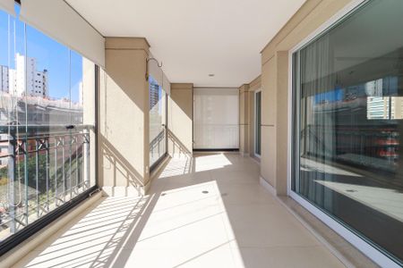 Apartamento à venda com 350m², 4 quartos e 5 vagas Apartamento à venda com 350m², 4 quartos e 5 vagasSala - Varanda