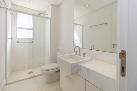 Apartamento à venda com 350m², 4 quartos e 5 vagas Apartamento à venda com 350m², 4 quartos e 5 vagasSuíte 4 - Banheiro