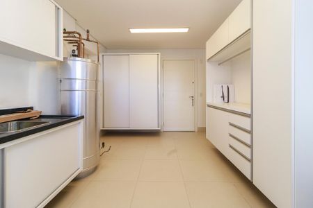 Apartamento à venda com 350m², 4 quartos e 5 vagas Apartamento à venda com 350m², 4 quartos e 5 vagasÁrea de Serviço