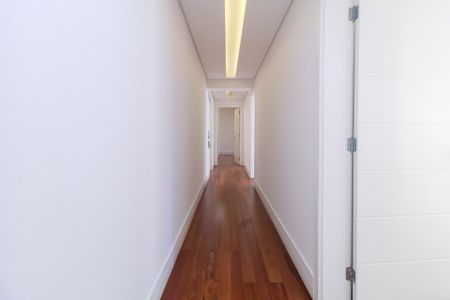 Apartamento à venda com 350m², 4 quartos e 5 vagas Apartamento à venda com 350m², 4 quartos e 5 vagasCorredor