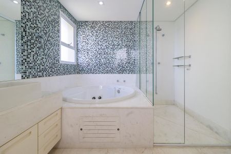 Apartamento à venda com 350m², 4 quartos e 5 vagas Apartamento à venda com 350m², 4 quartos e 5 vagasSuíte Principal - Varanda