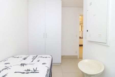 Apartamento à venda com 350m², 4 quartos e 5 vagas Apartamento à venda com 350m², 4 quartos e 5 vagasÁrea de Serviço - Quarto