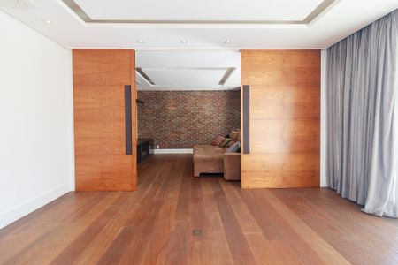 Apartamento à venda com 350m², 4 quartos e 5 vagas Apartamento à venda com 350m², 4 quartos e 5 vagasSala