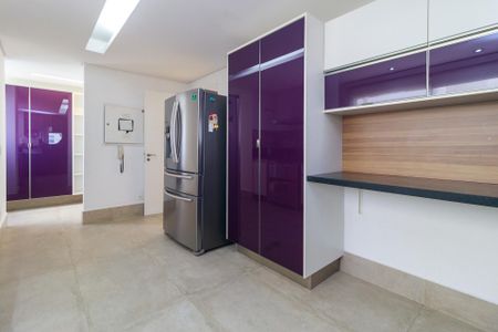 Apartamento à venda com 350m², 4 quartos e 5 vagas Apartamento à venda com 350m², 4 quartos e 5 vagasCozinha