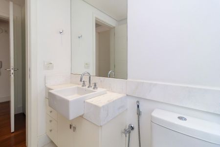 Apartamento à venda com 350m², 4 quartos e 5 vagas Apartamento à venda com 350m², 4 quartos e 5 vagasSuíte 3 - Banheiro