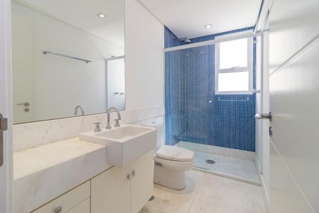 Apartamento à venda com 350m², 4 quartos e 5 vagas Apartamento à venda com 350m², 4 quartos e 5 vagasSuíte 3 - Banheiro