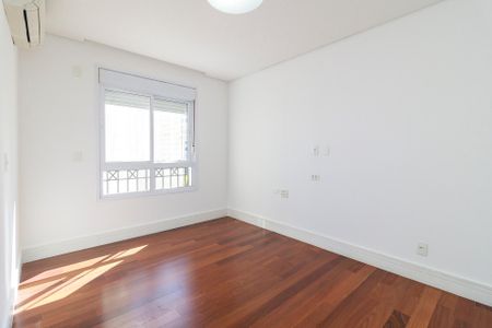 Apartamento à venda com 350m², 4 quartos e 5 vagas Apartamento à venda com 350m², 4 quartos e 5 vagasSuíte 3