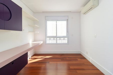 Apartamento à venda com 350m², 4 quartos e 5 vagas Apartamento à venda com 350m², 4 quartos e 5 vagasSuíte 2