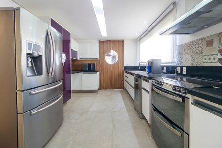 Apartamento à venda com 350m², 4 quartos e 5 vagas Apartamento à venda com 350m², 4 quartos e 5 vagasCozinha